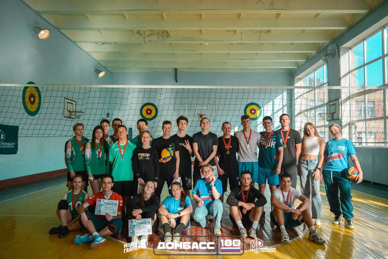 Прошёл открытый турнир города Харцызска по волейболу среди подрастающего поколения и молодёжи города.